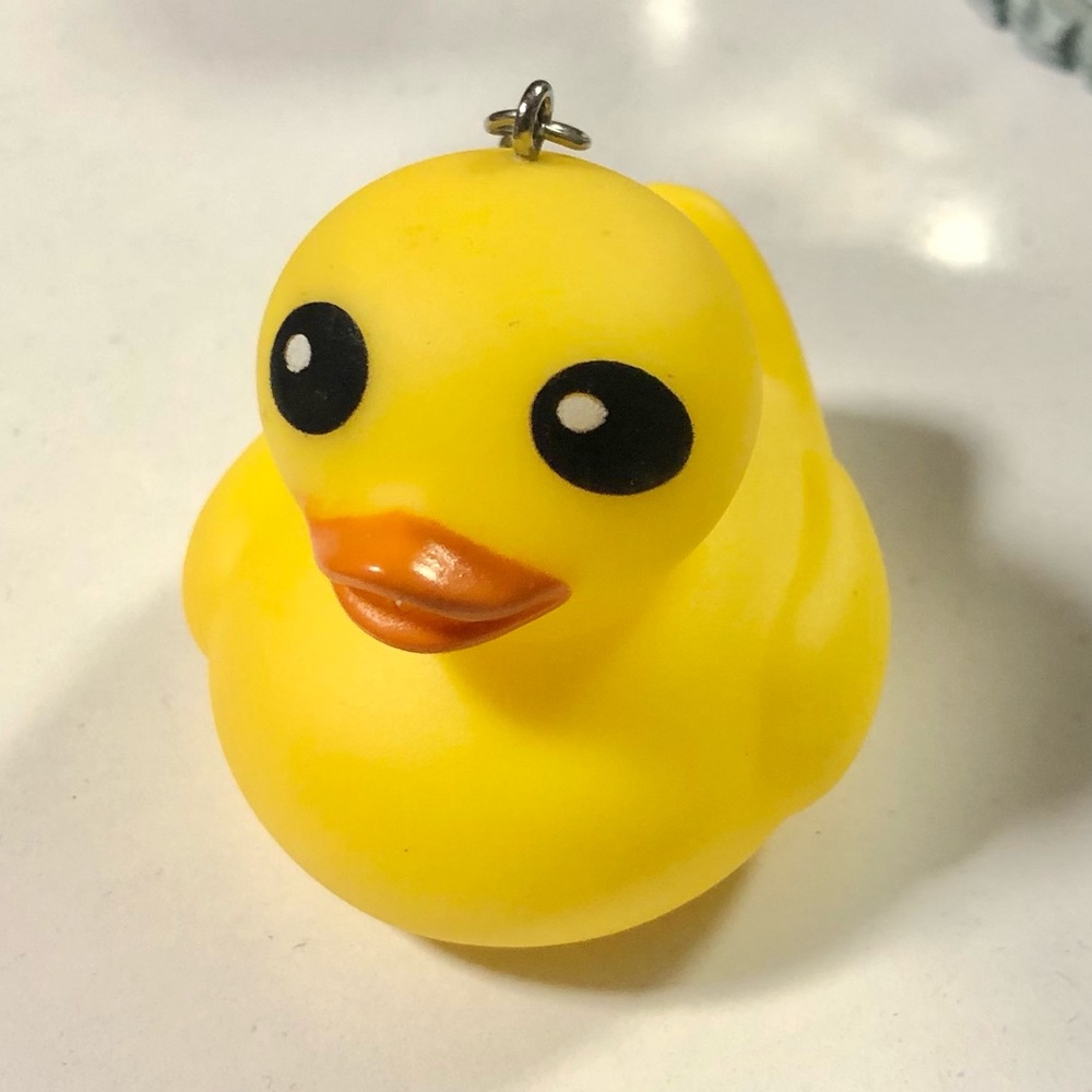 ❤️ Rubber Duck Keychain - Picture 3 of 4
